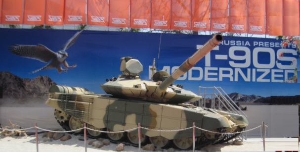 Танк Т-90С на индийской выставке вооружений Defexpo 2012 Танк Т-90С на индийской выставке вооружений Defexpo 2012