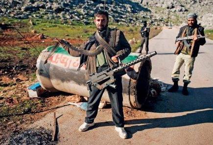 Сирийские мятежники в одном из лагерей на территории Турции Сирийские мятежники в одном из лагерей на территории Турции