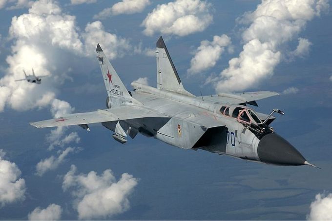 Истребитель-перехватчик дальнего радиуса действия МиГ-31 Истребитель-перехватчик дальнего радиуса действия МиГ-31