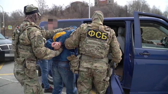 Следователи ФСБ предъявили обвинение в государственной измене в пользу зарубежных стран гражданину РФ Дмитрию Киче — заместителю начальника испытательной лаборатории столичного оружейного завода «Промтехнология», на котором выпускаются охотничьи и спортивные винтовки под брендом ORSIS.