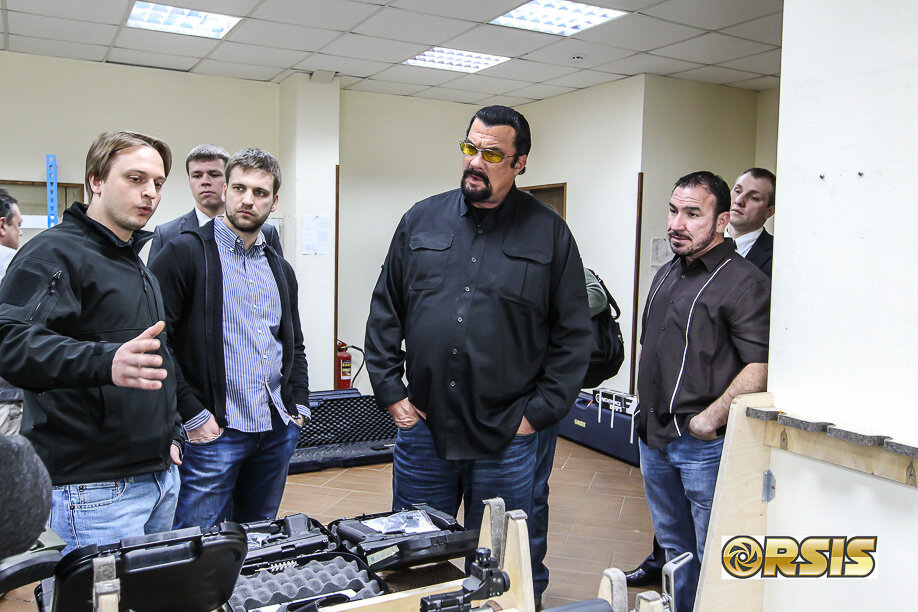 Весной 2013 года завод ORSIS с частным визитом посетил популярный голливудский актер Стивен Сигал.